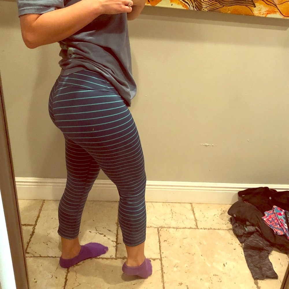 Turquoise striped capri legging